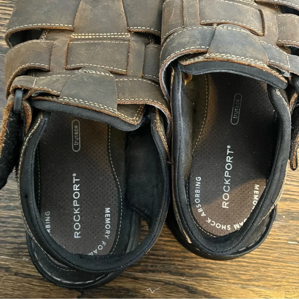 Rockport men’s size 10.5 Darwyn fisherman sandal dark brown Velcro Jesus shoe